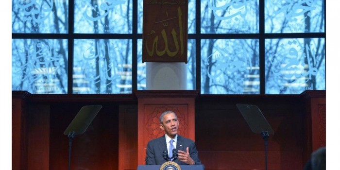 Obama decries anti-Muslim rhetoric on first mosque visit